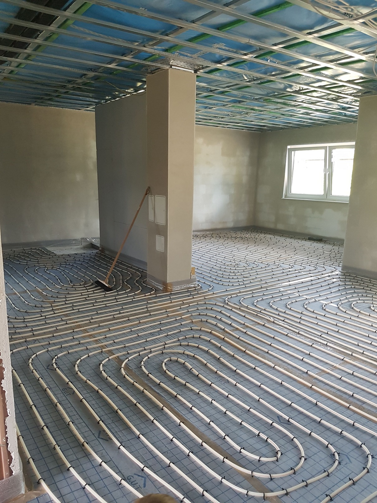unterbodenheizung-installation-im-bau.jpg