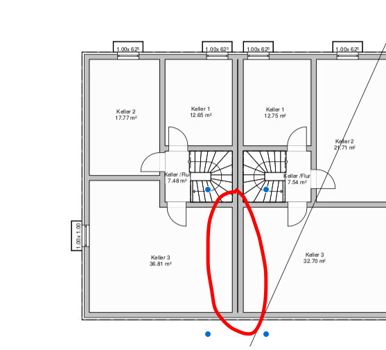 Grundriss Kellergeschoss mit Räumen, Türen, Treppen; rote Markierung eines Durchgangs.