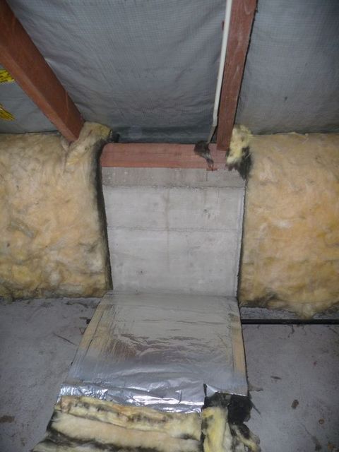 unverputzter-rohbau-fundament-und-daemmung-wandbereich.JPG