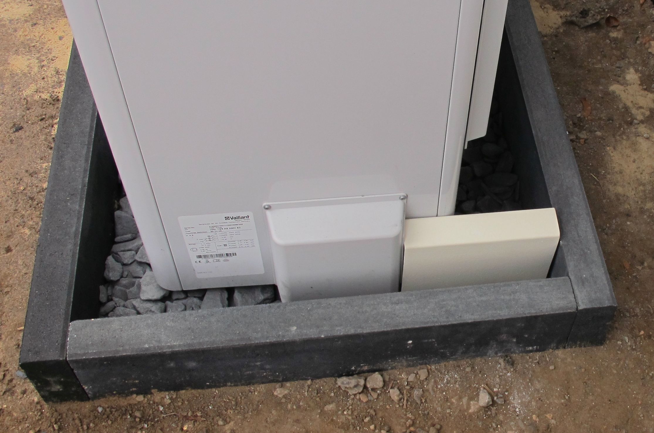 vaillant-arotherm-plus-vwl-35-55-75-576157-1.jpg
