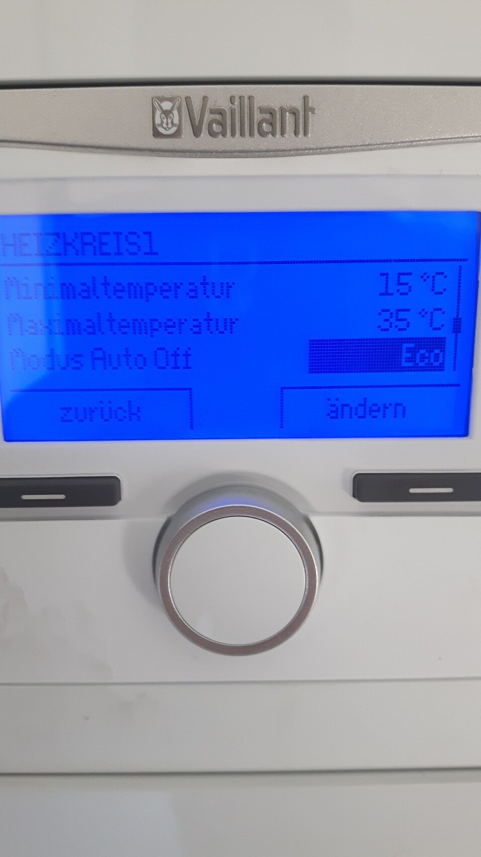Vaillant Heizungsregler mit blauem Display; Heizkreis 1, Min 15°C, Max 35°C, Eco-Modus