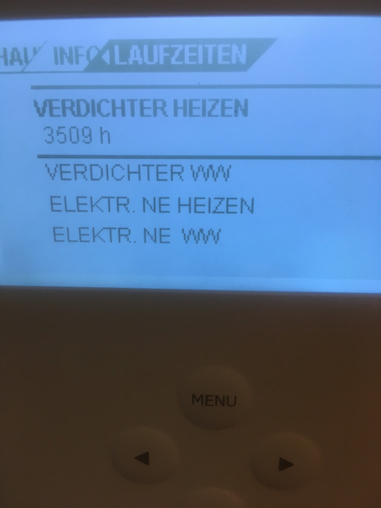 Display einer Heizungssteuerung mit Text: Verdichter heizen, 3509 h, weitere Optionen.