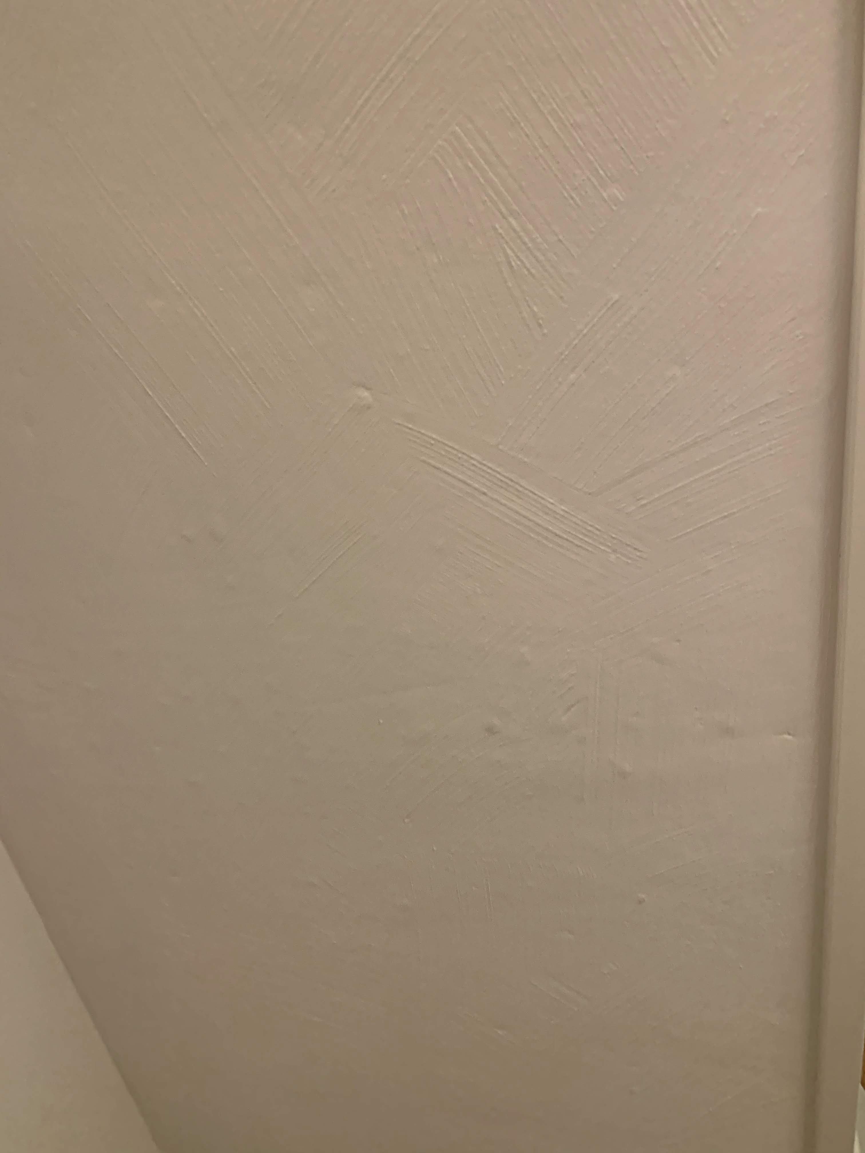 verputz-auf-der-unterseite-der-stahlbetontreppe-zeigt-blasen-402367-1.jpg
