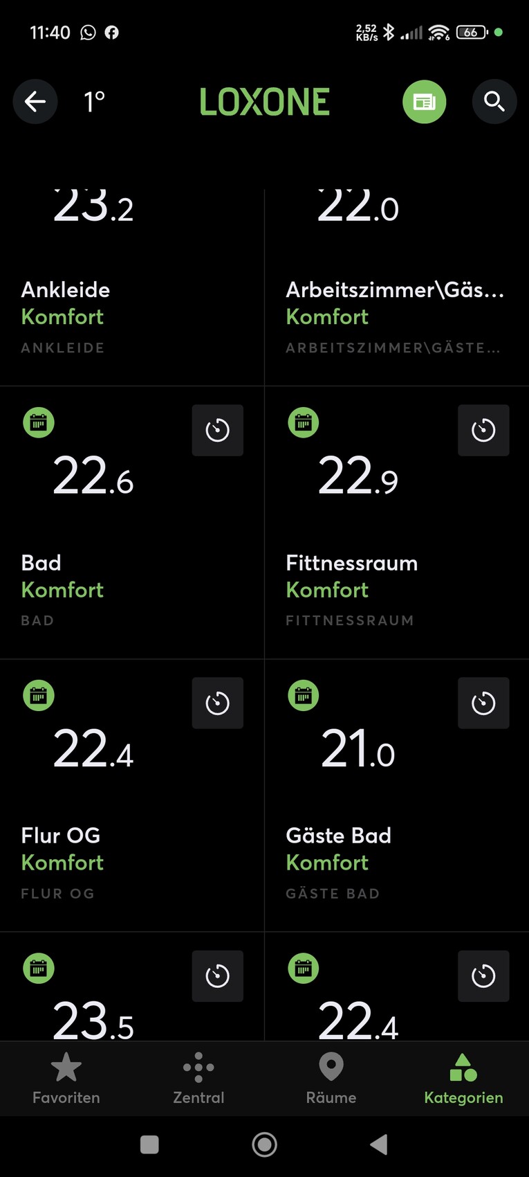 Screenshot der LOXONE-App mit Kacheln, die Raumkomfort-Werte in Grün je Raum zeigen.