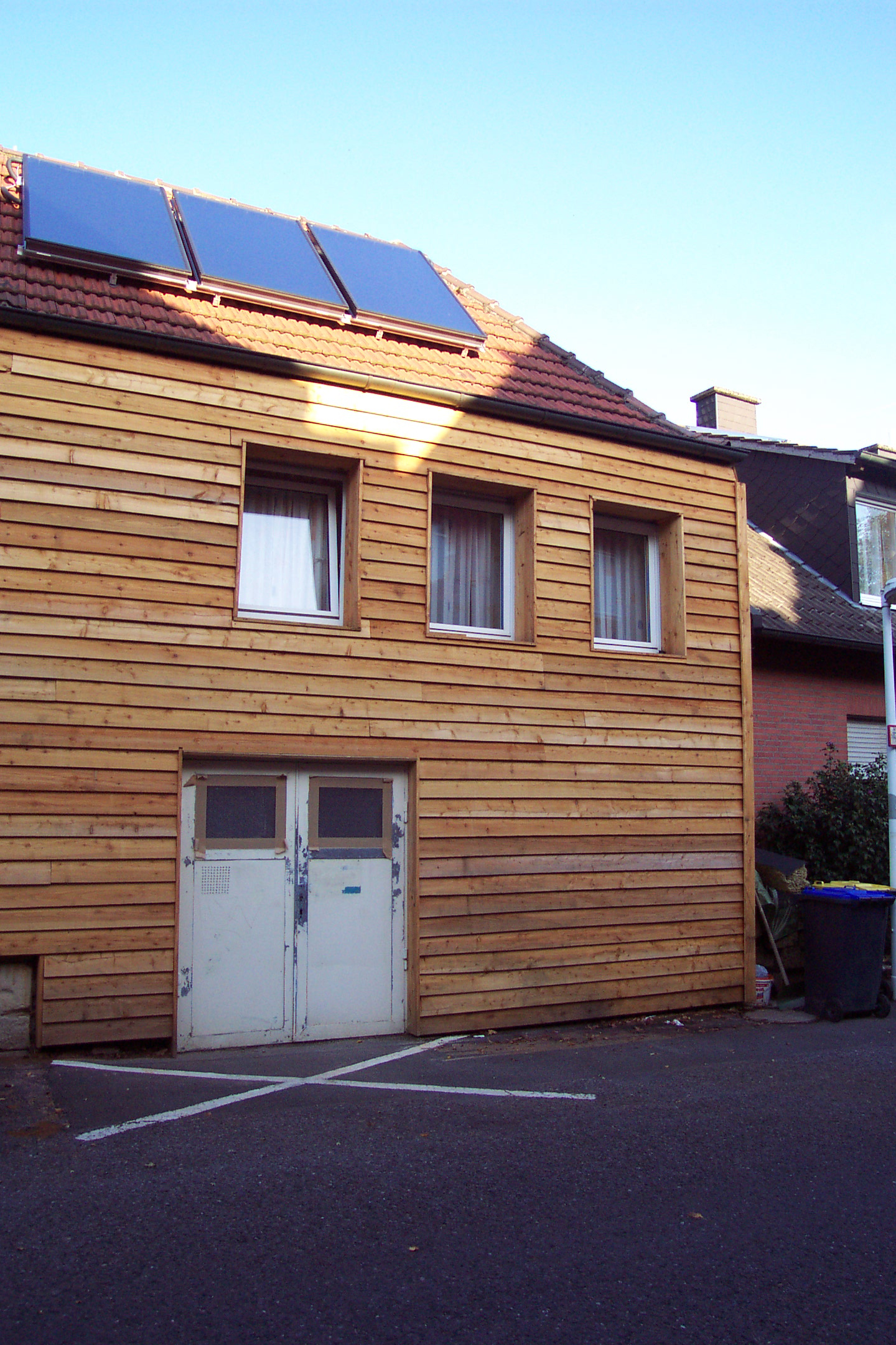 vhf-vs-wdvs-fassade-1970-altbau-betonziegel-603537-3.JPG