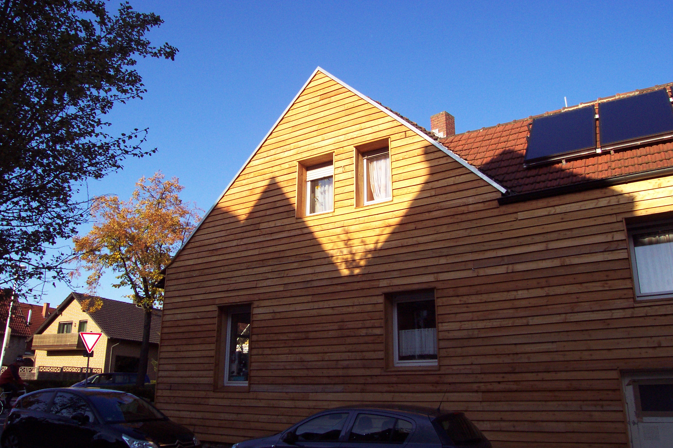 vhf-vs-wdvs-fassade-1970-altbau-betonziegel-603537-4.JPG
