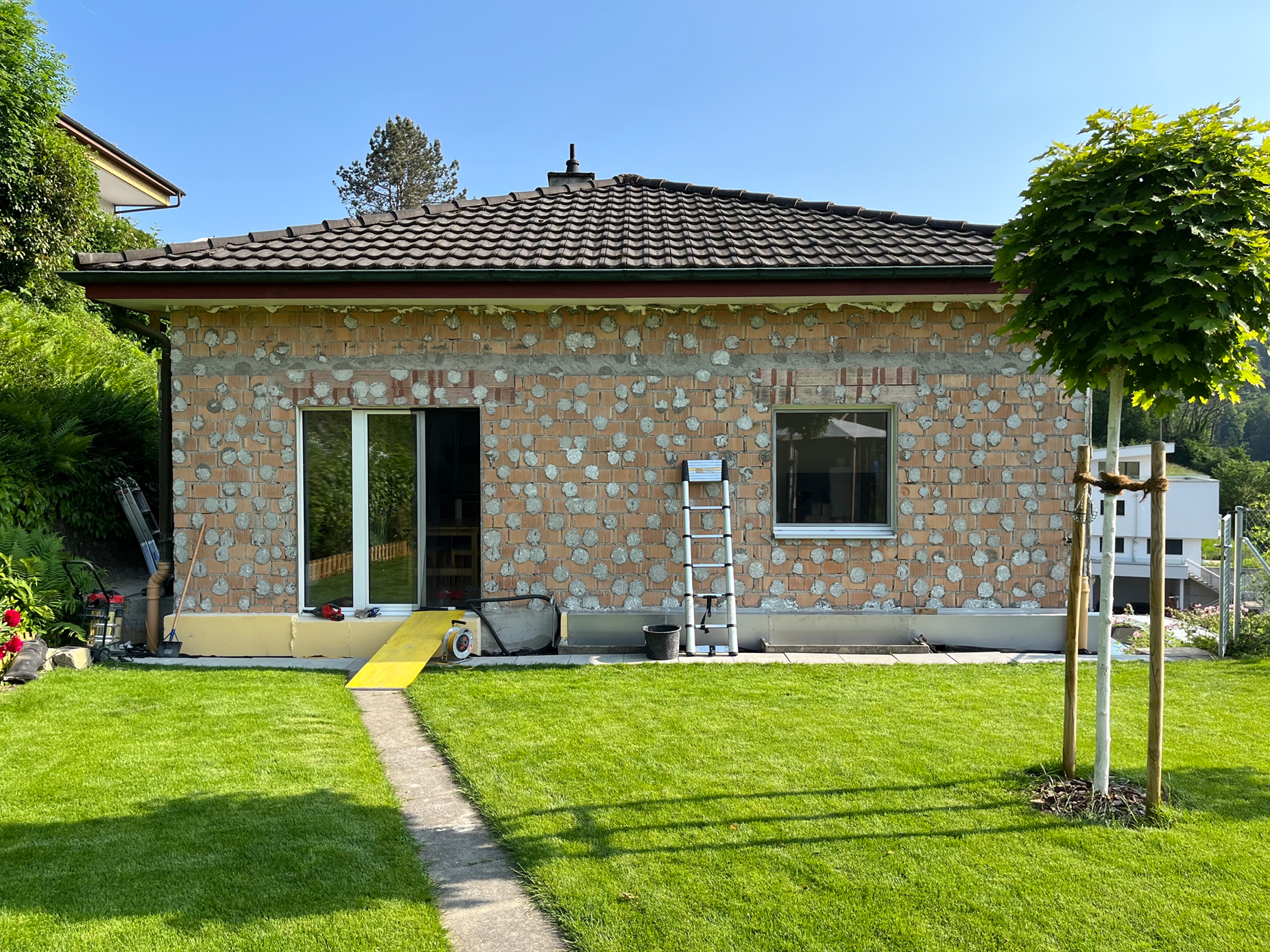 vhf-vs-wdvs-fassade-1970-altbau-betonziegel-632278-1.png