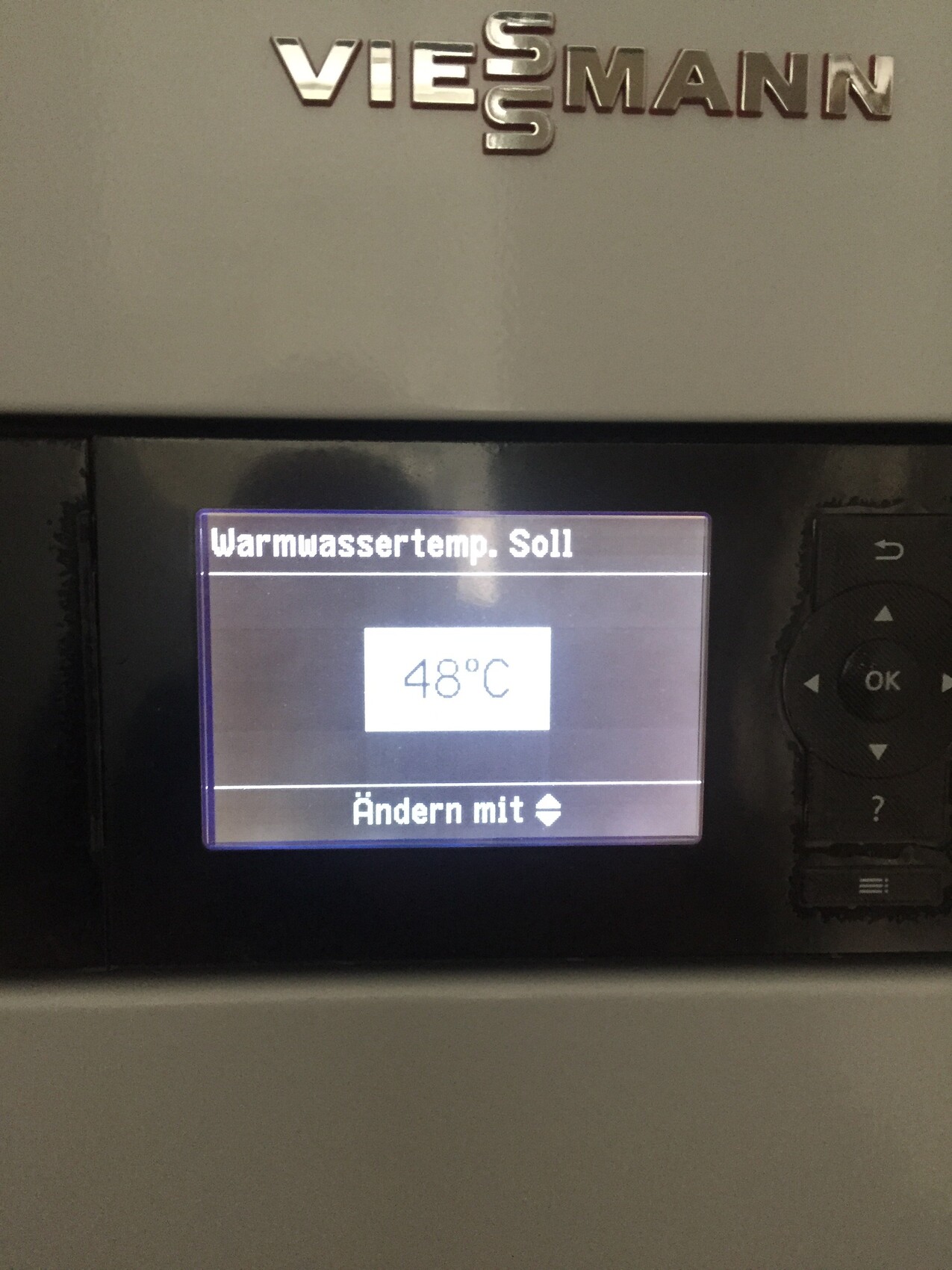 Viessmann Heizkessel Display: Warmwassertemperatur Soll 48°C
