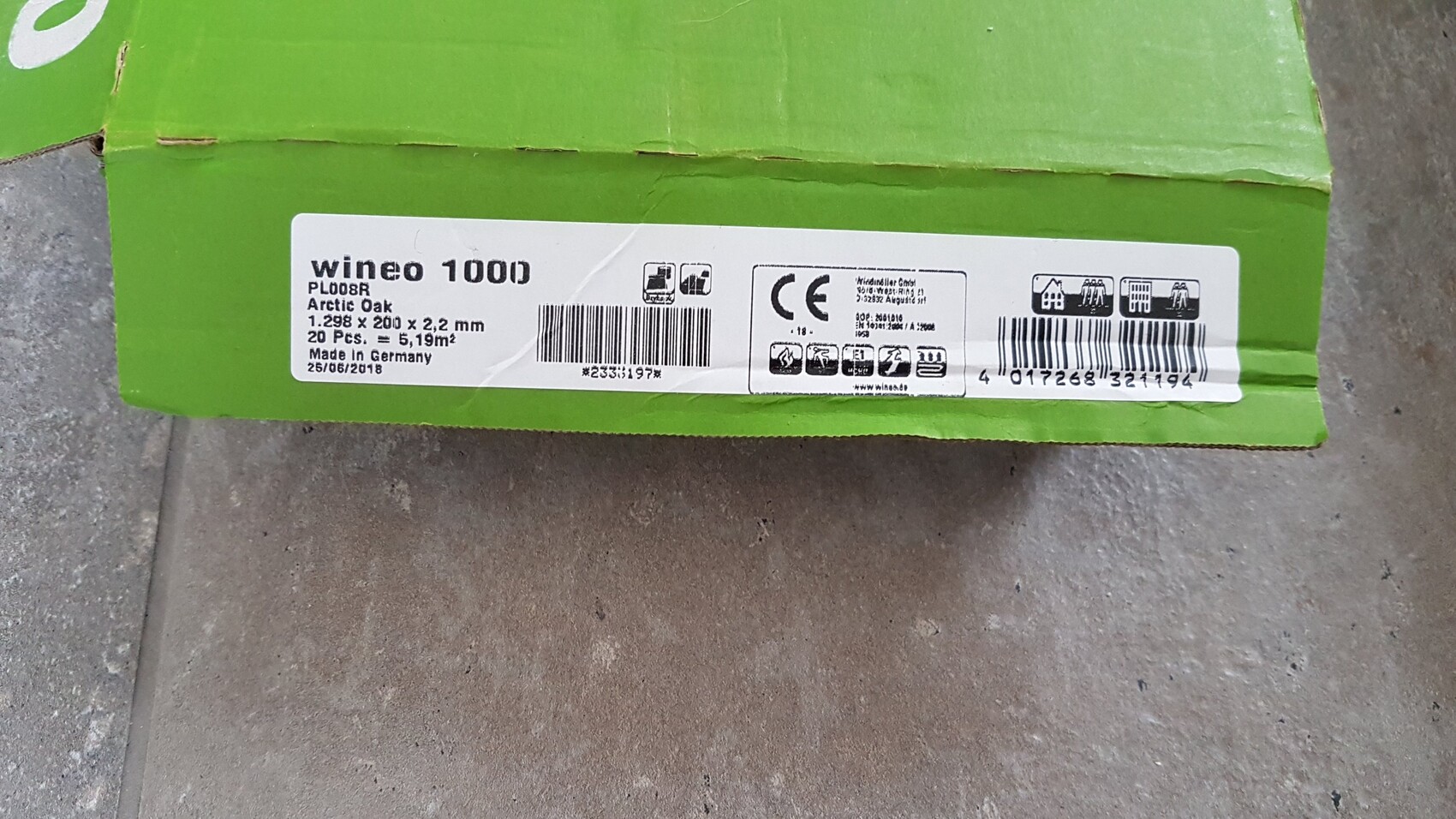 Grüne Box für Bodenbelag Wineo 1000 Arctic Oak auf Betonboden