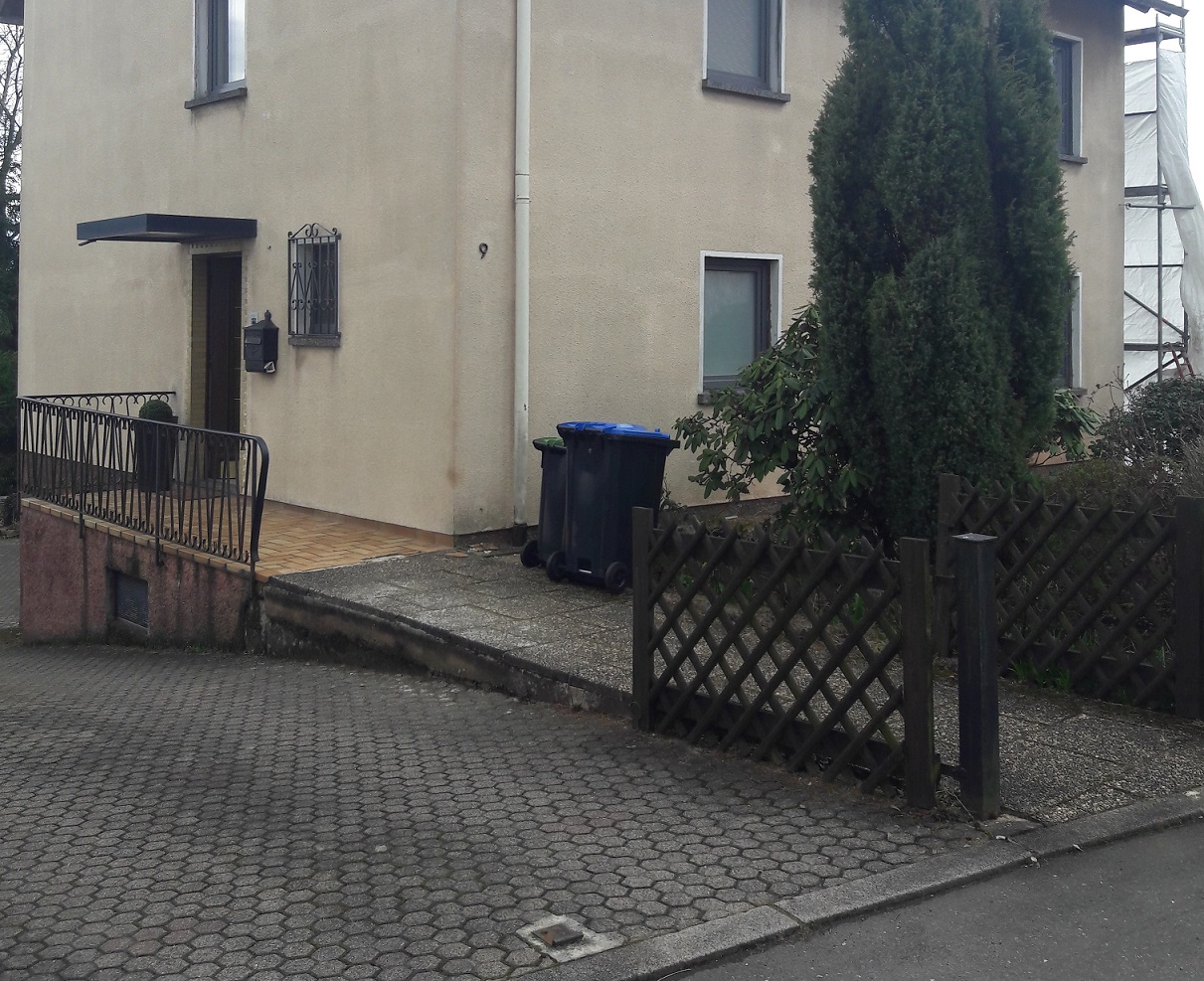 vordach-aus-beton-an-bestandsgebaeude-348565-1.jpg