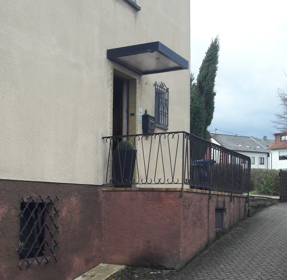 vordach-aus-beton-an-bestandsgebaeude-348565-2.jpg