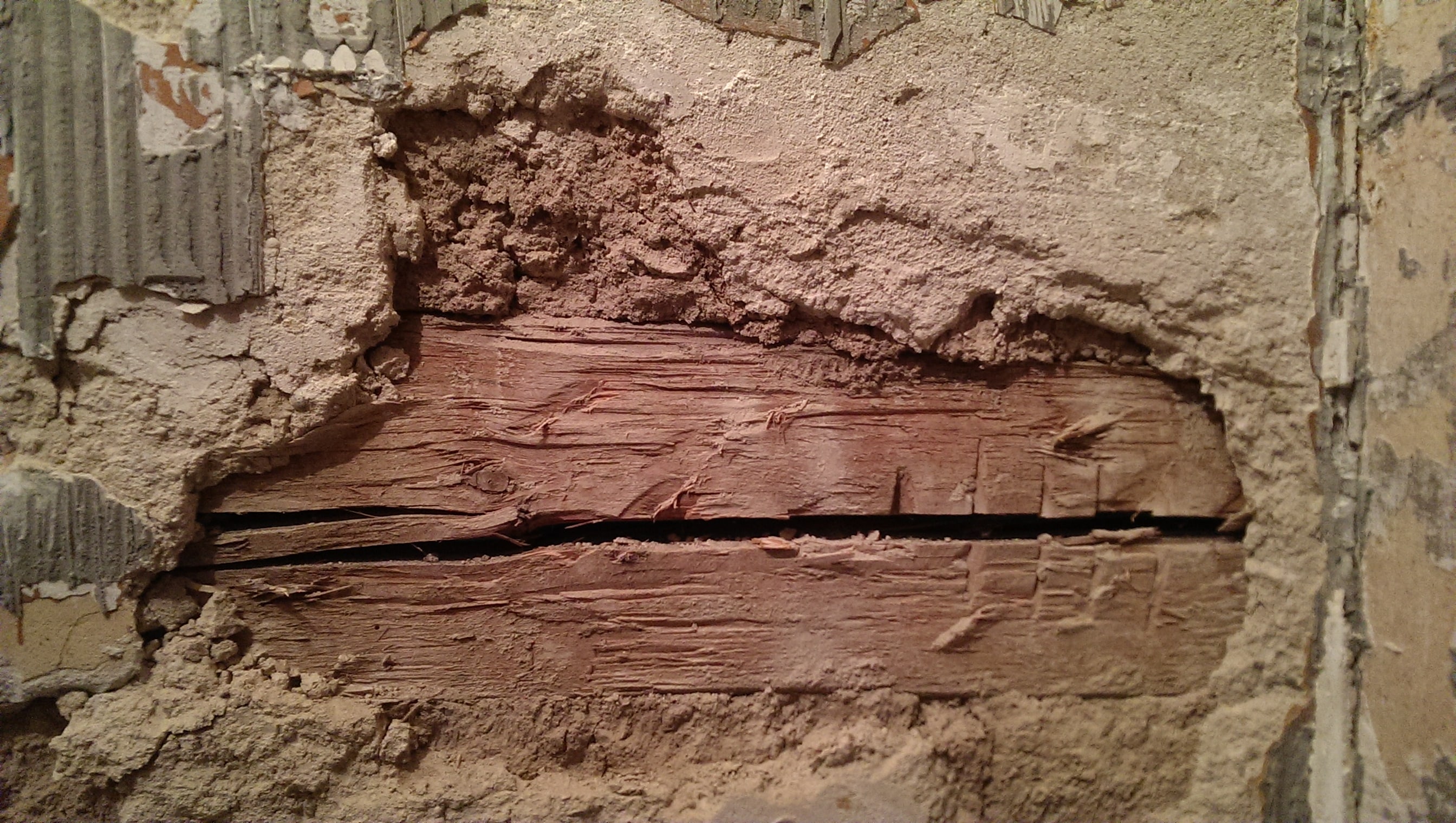 wand-mit-balken-im-innenbereich-neu-verkleiden-254146-1.jpg