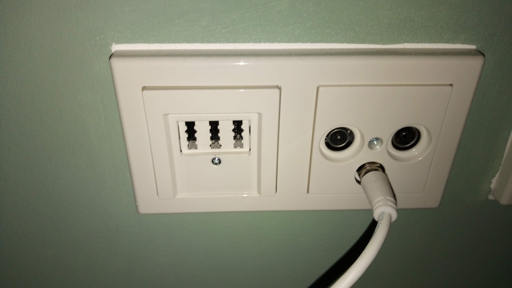 Wandanschlussplatte mit USB-Ports, Netzwerk-RJ45 und TV-Koaxialanschluss