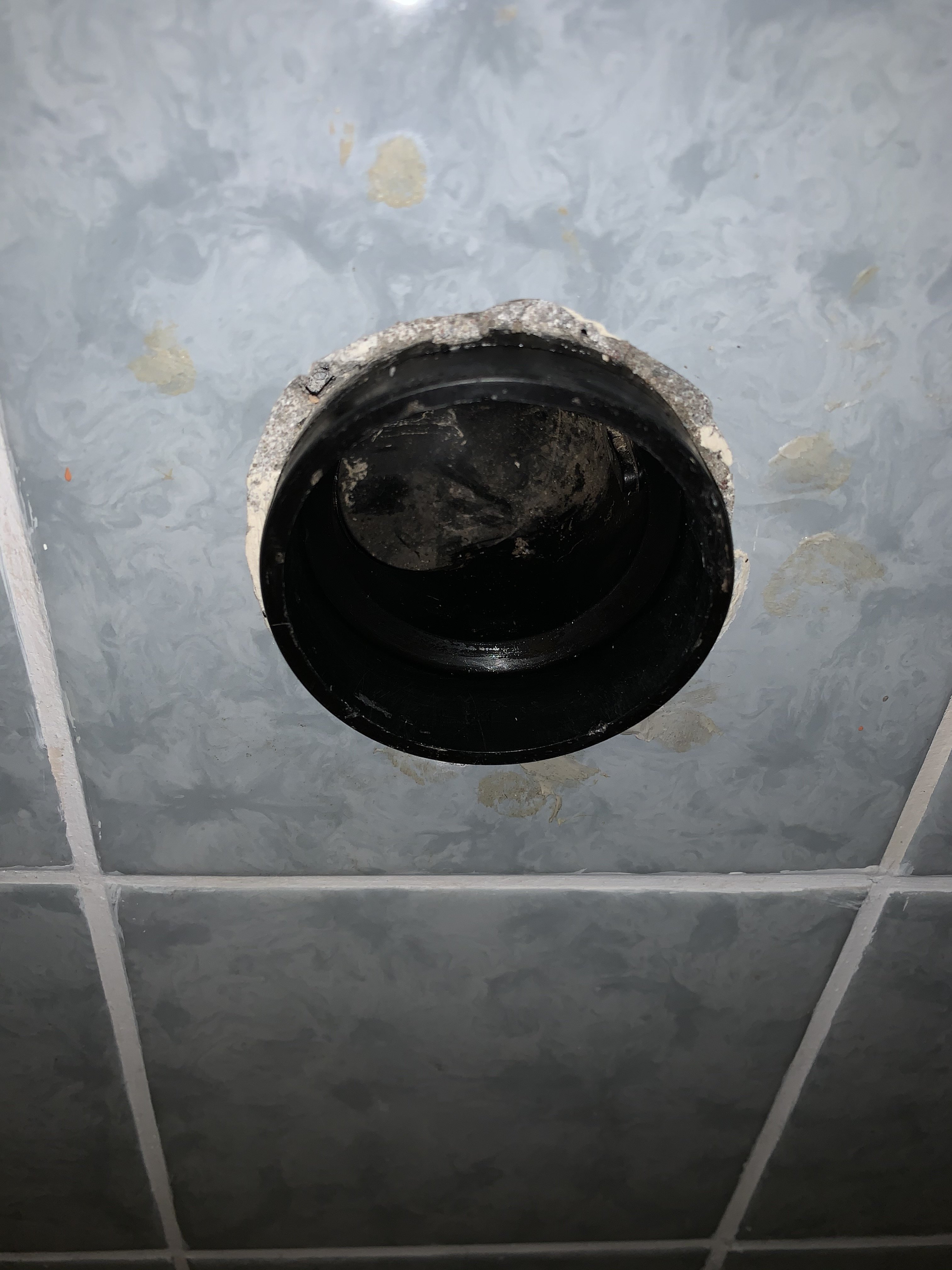waschmaschine-abfluss-anschliessen-an-ungewoehnliches-rohr-354216-1.jpg