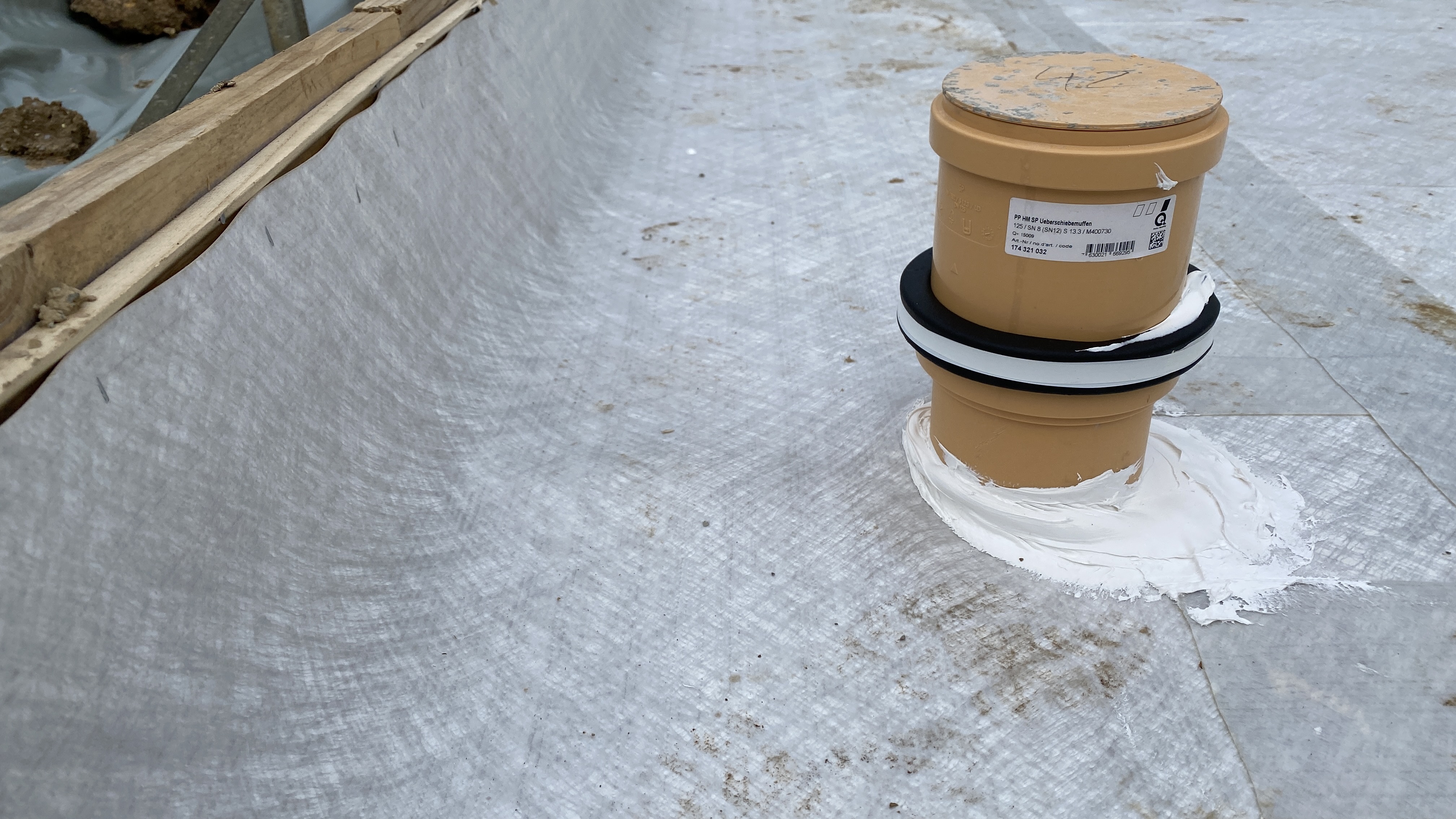 wasserdichter-keller-frischbeton-verbundfolie-494325-2.JPG