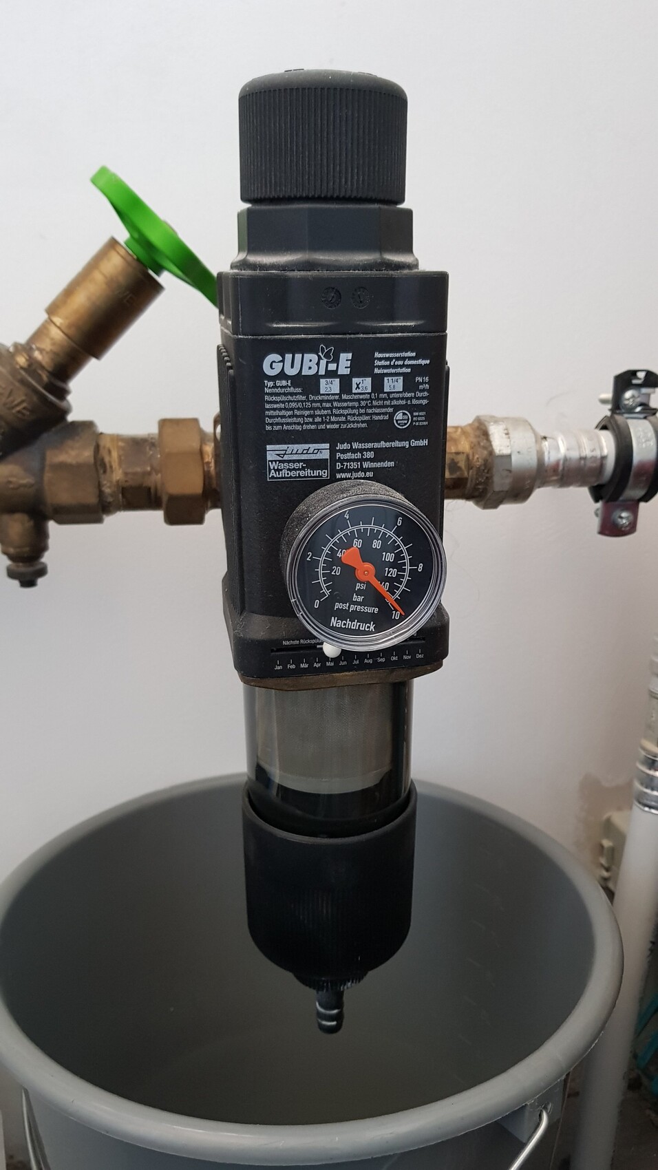 Druckregler mit Manometer in einer Wasserinstallationsanlage der Haustechnik