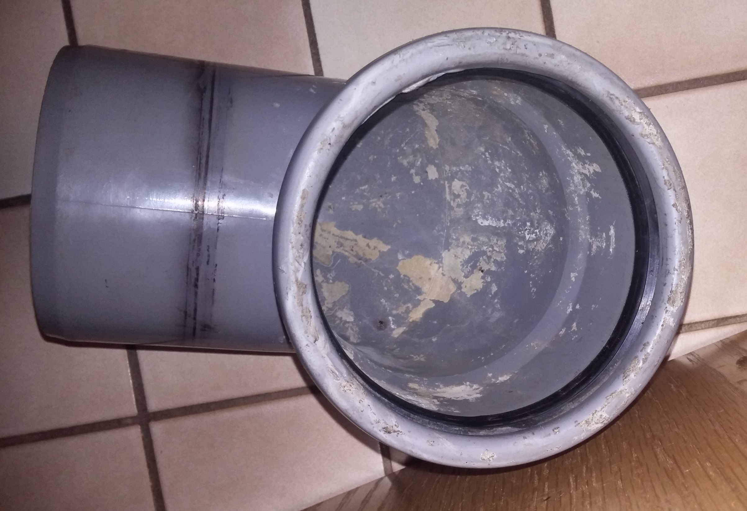 wc-ablaufrohr-dichtung-einsetzten-145809-1.jpg