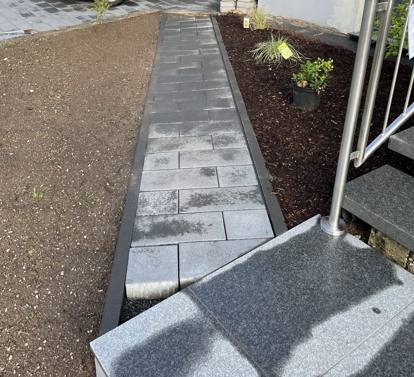 weg-zur-garage-schraeg-anlegen-oder-mit-kleiner-stufe-497912-1.jpg