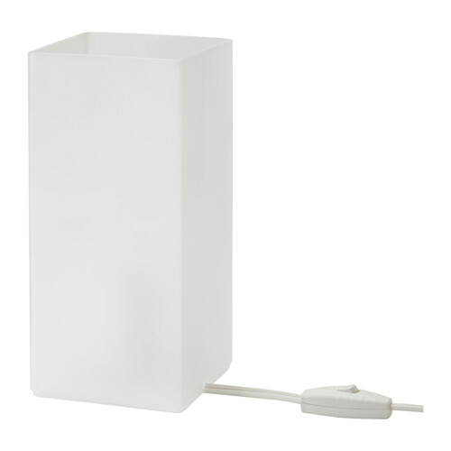 Weiße rechteckige Leuchte mit Kabel und Ein/Aus-Schalter.