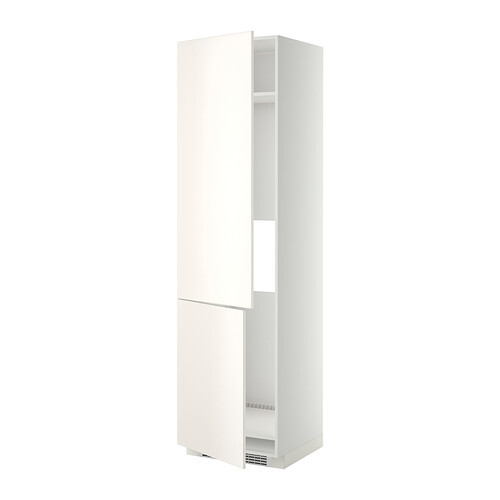 weißer-hoher-kleiderschrank-mit-turen-und-innenregalen.JPG