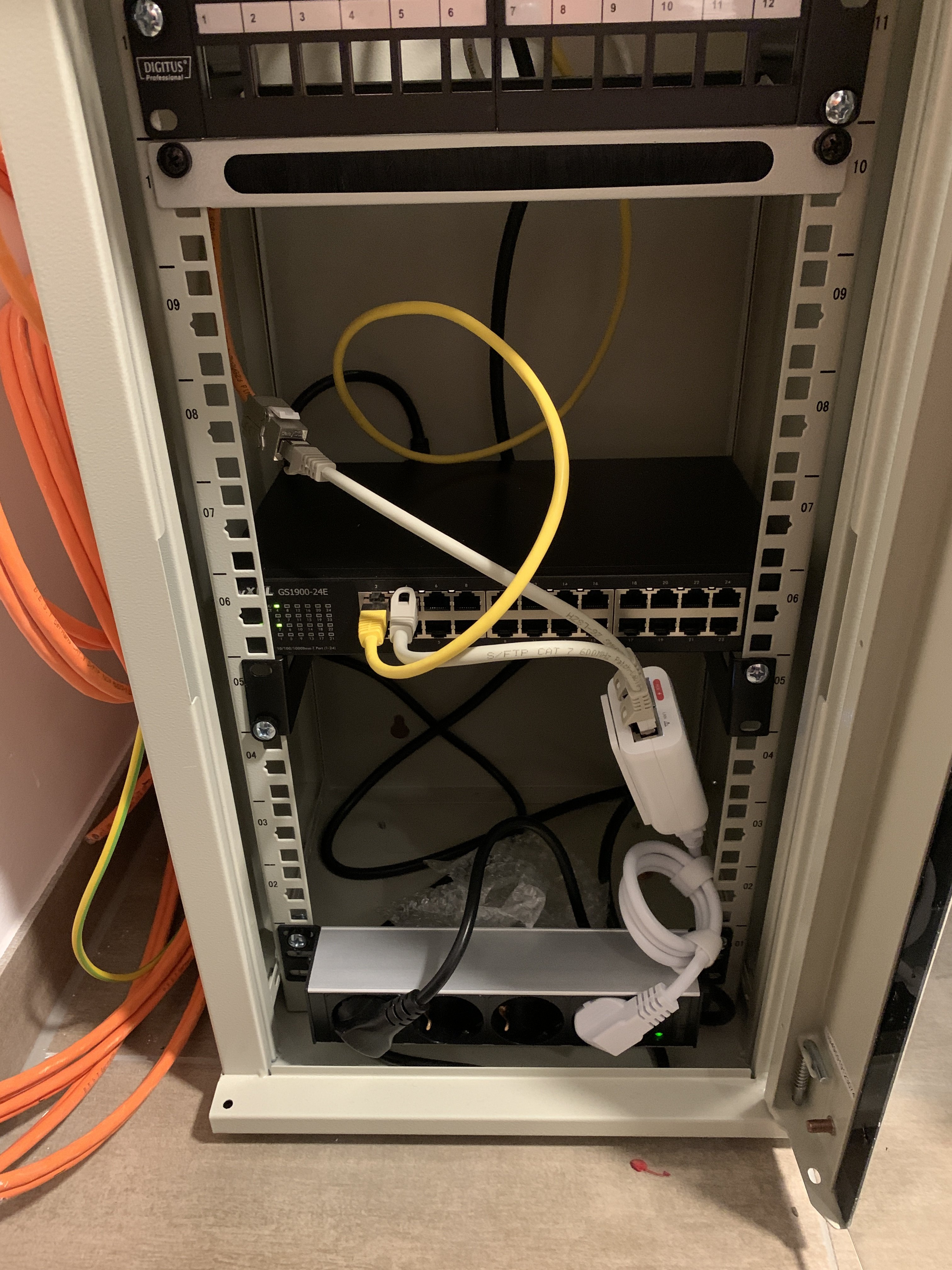 welchen-switch-mit-poe-und-16-bzw-24-ports-420371-1.jpeg