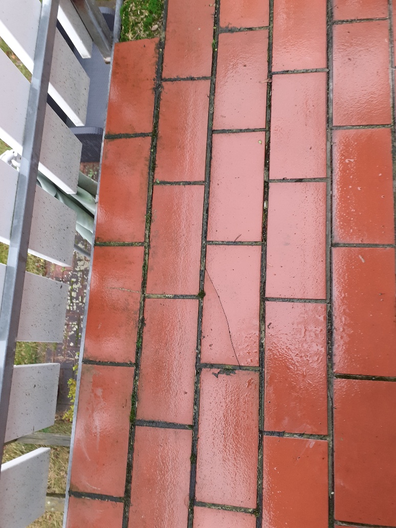 welcher-belag-fuer-einen-balkon-ist-empfehlenswert-548661-2.jpg