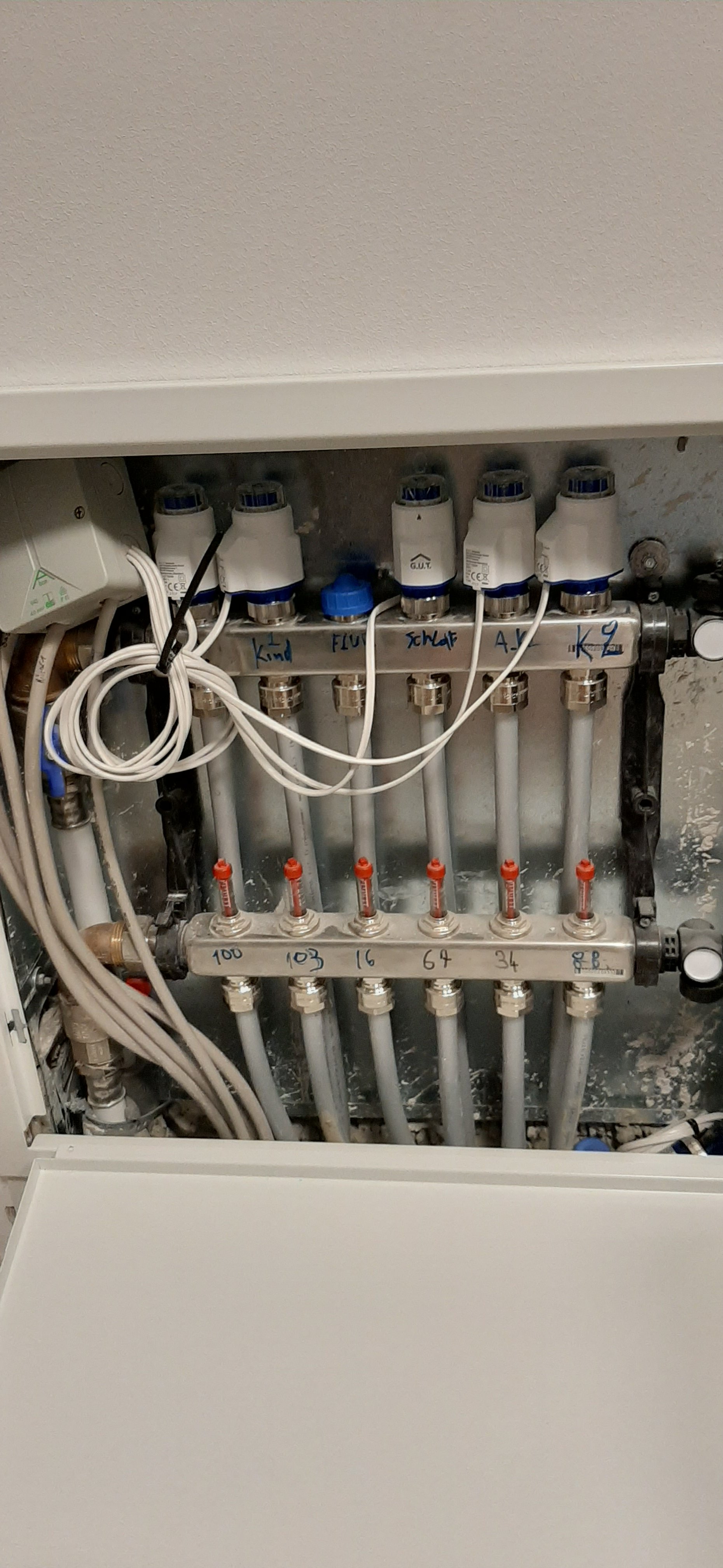 wie-erkennen-ob-fbh-laeuft-err-noch-ohne-thermostatabdeckung-425522-1.jpg