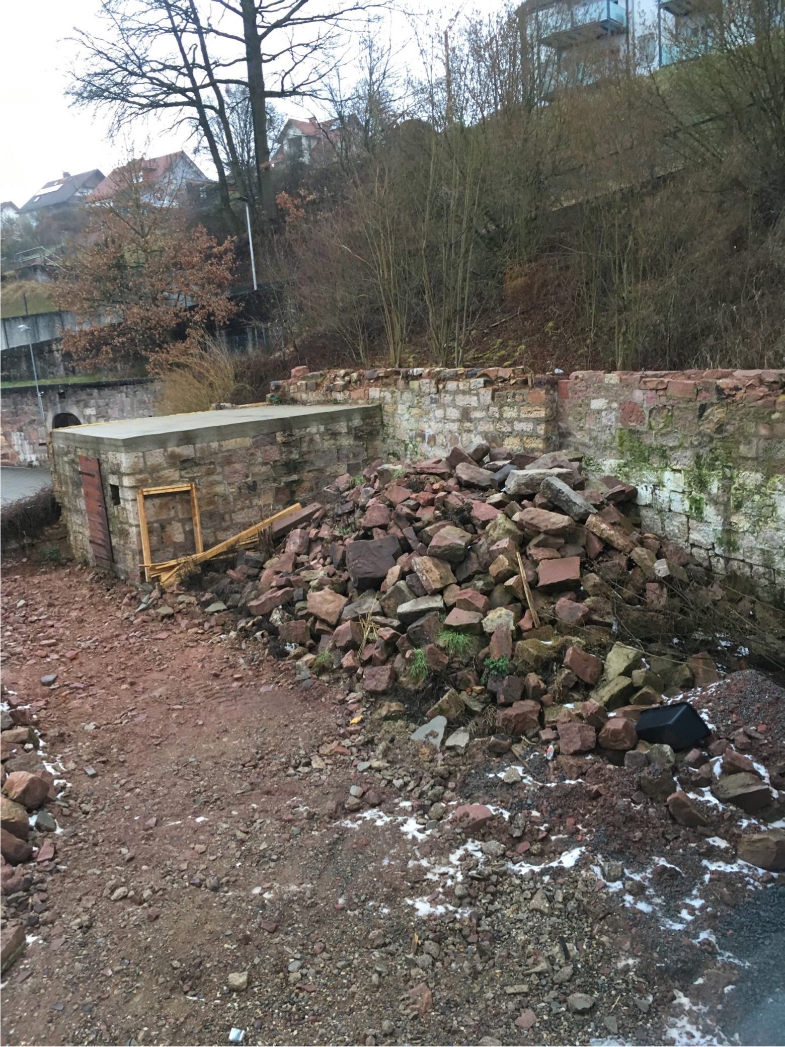 wie-hang-sichern-und-aufgang-garten-kostenguenstig-gestalten-251618-1.jpeg