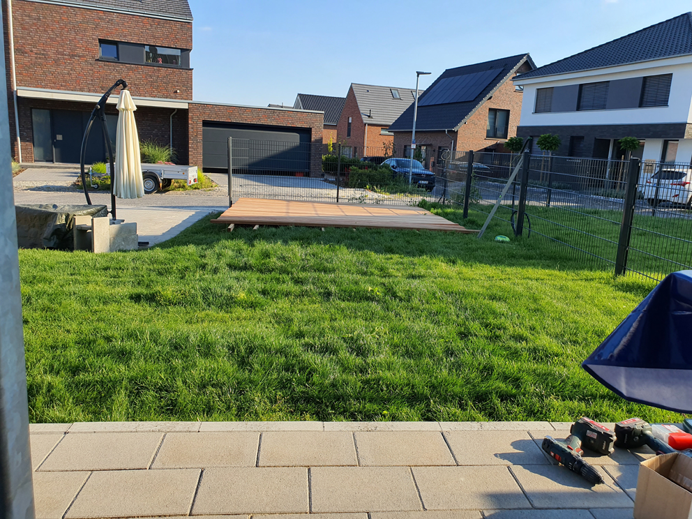 wie-kann-ich-mein-4x4m-holzdeck-vor-sonne-schuetzen-begruenen-593681-1.png