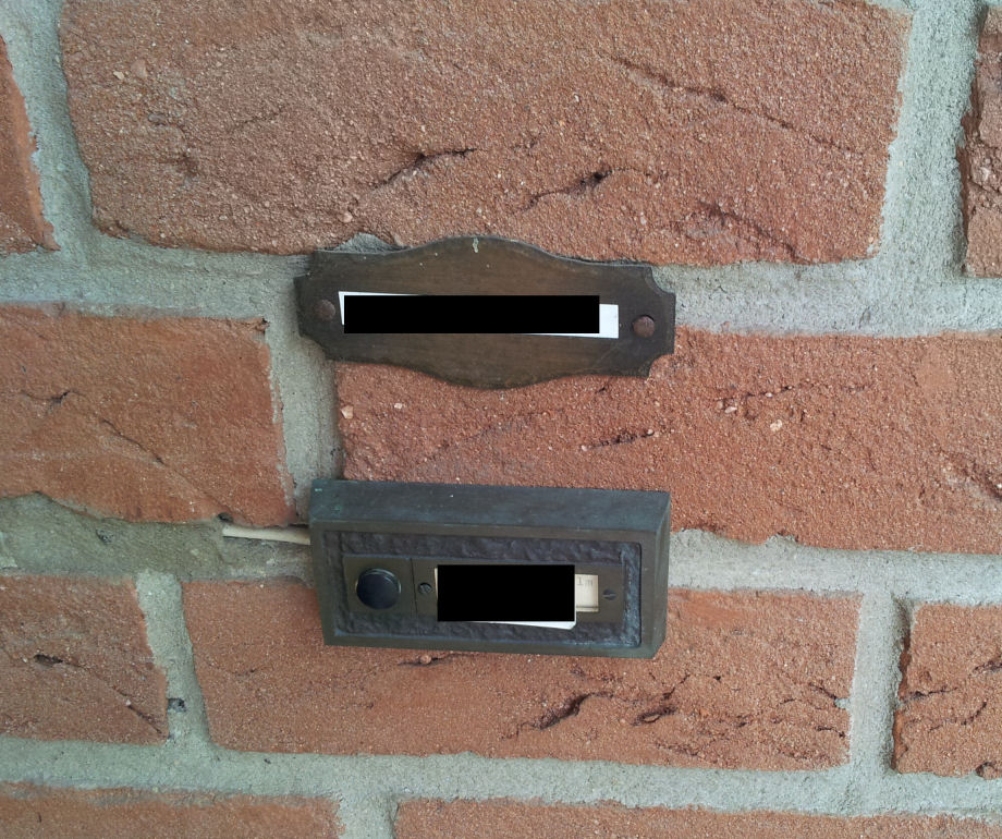 wie-klingelschild-bzw-klingeltaster-auf-klinkerwand-montieren-112019-3.jpg