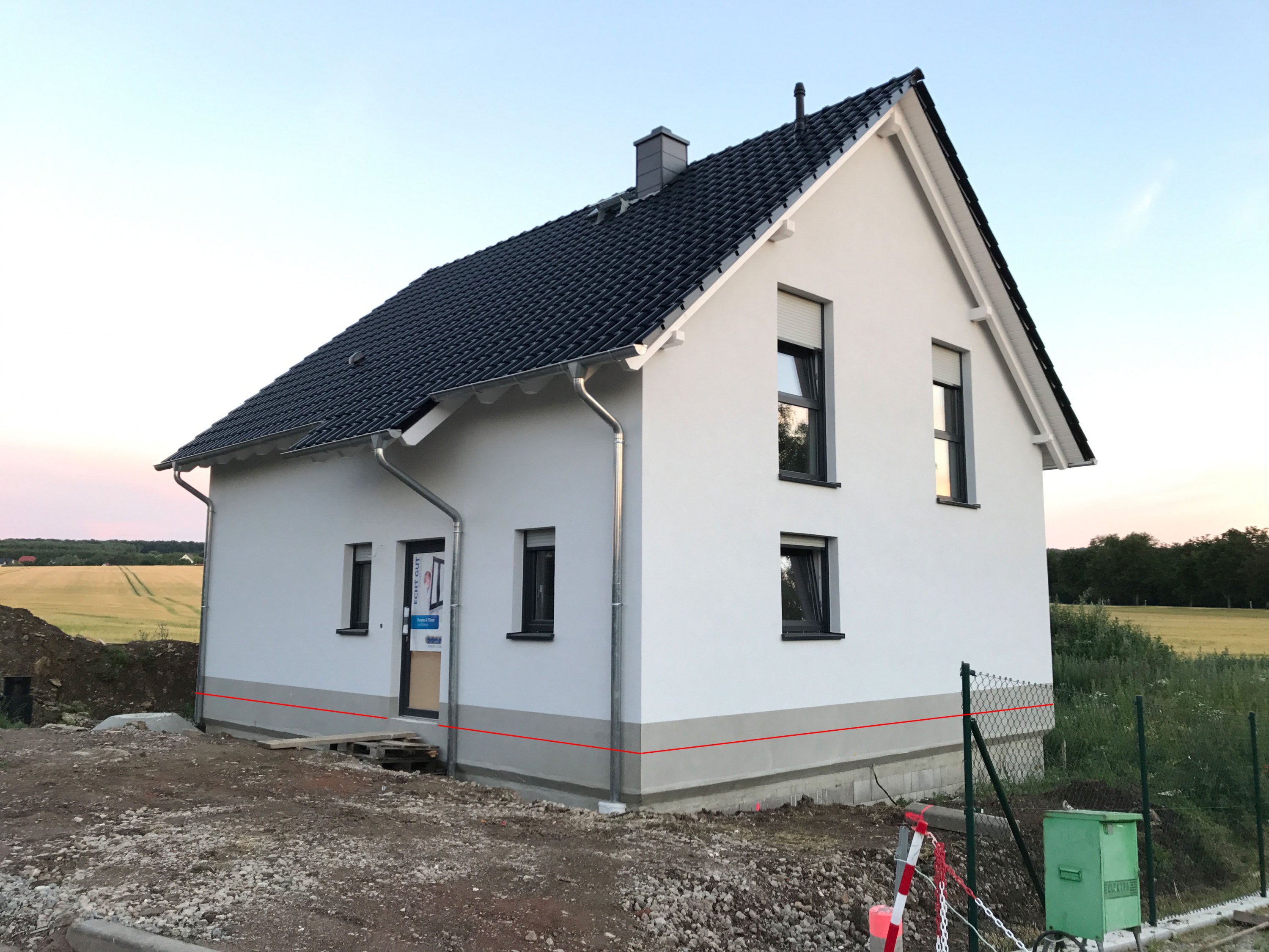 wie-richtig-noppenbahn-an-sockel-montieren-261154-1.JPG