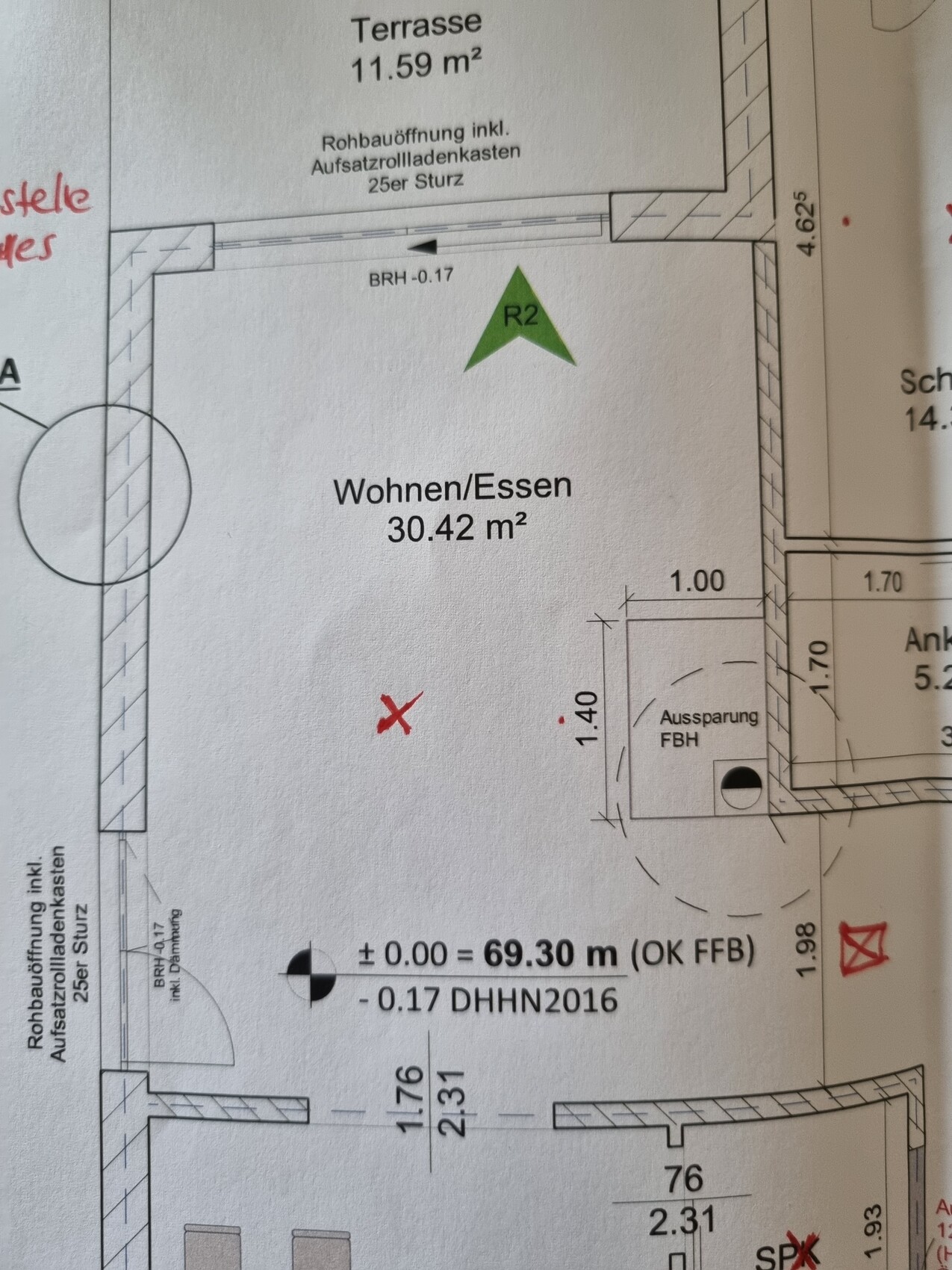 2D Grundriss eines Wohn- und Essbereichs mit Terrasse und Maßangaben auf Plan.