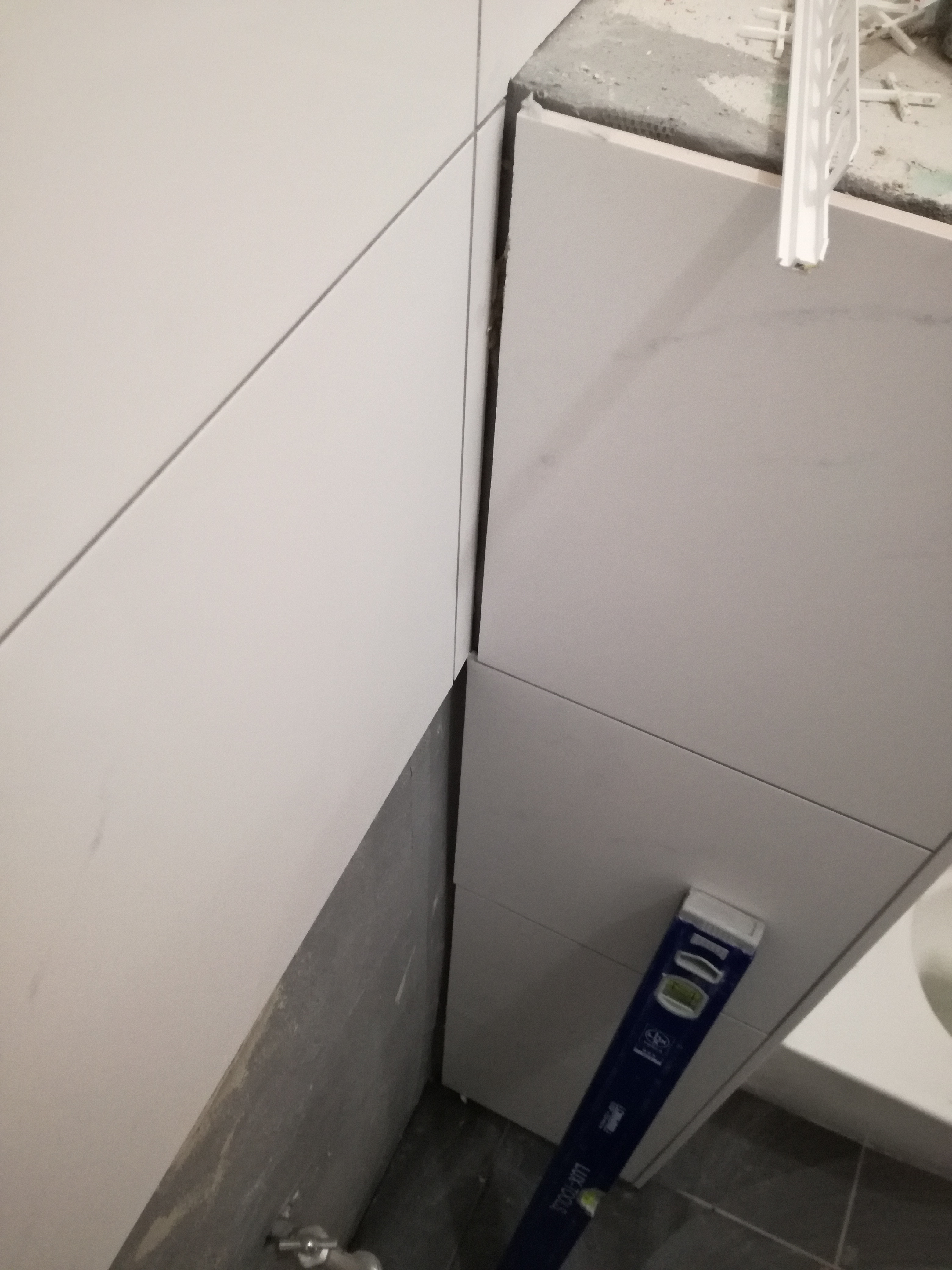 wurde-hier-schlecht-gefliest-444822-2.jpg