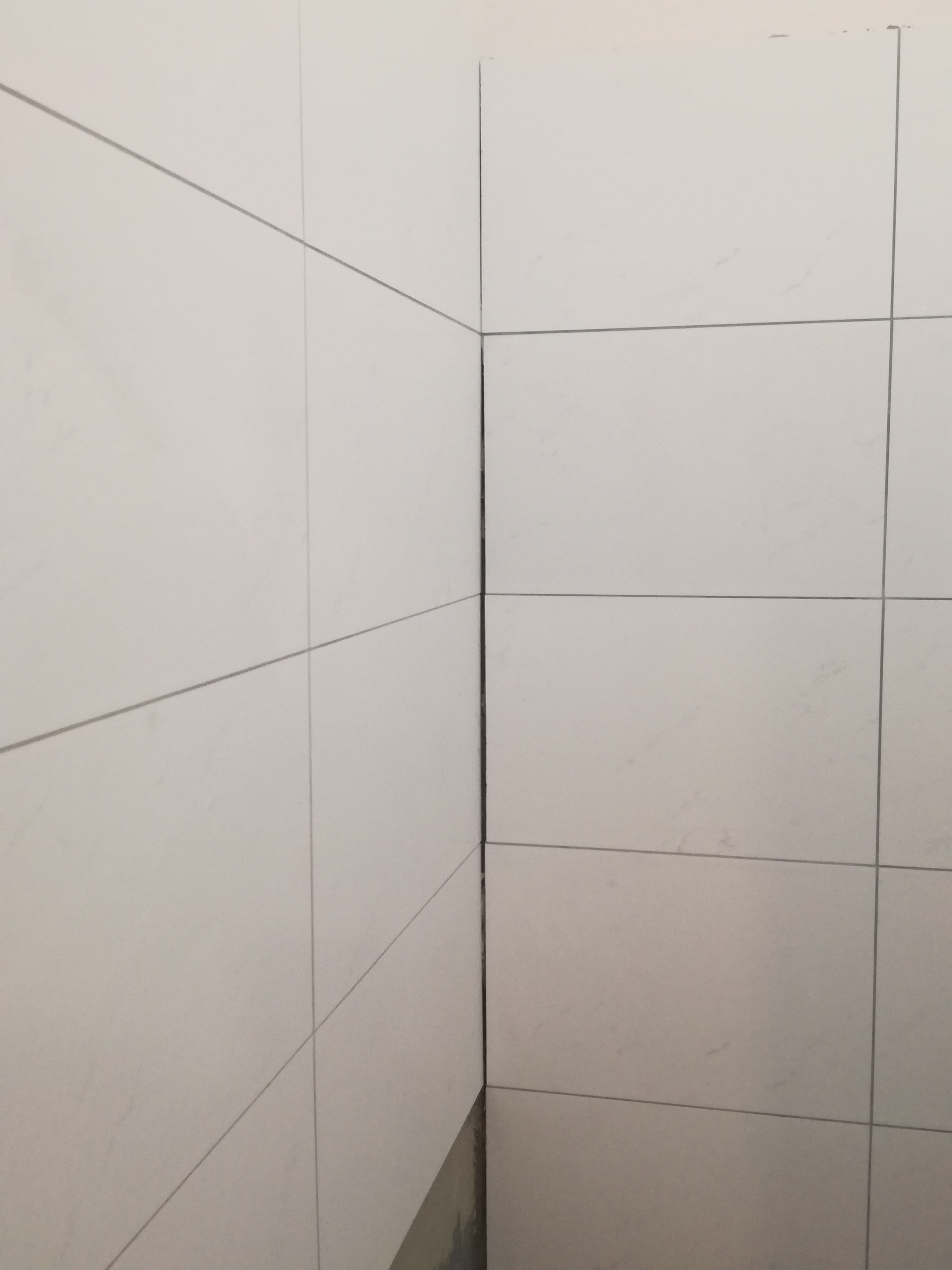 wurde-hier-schlecht-gefliest-444822-4.jpg