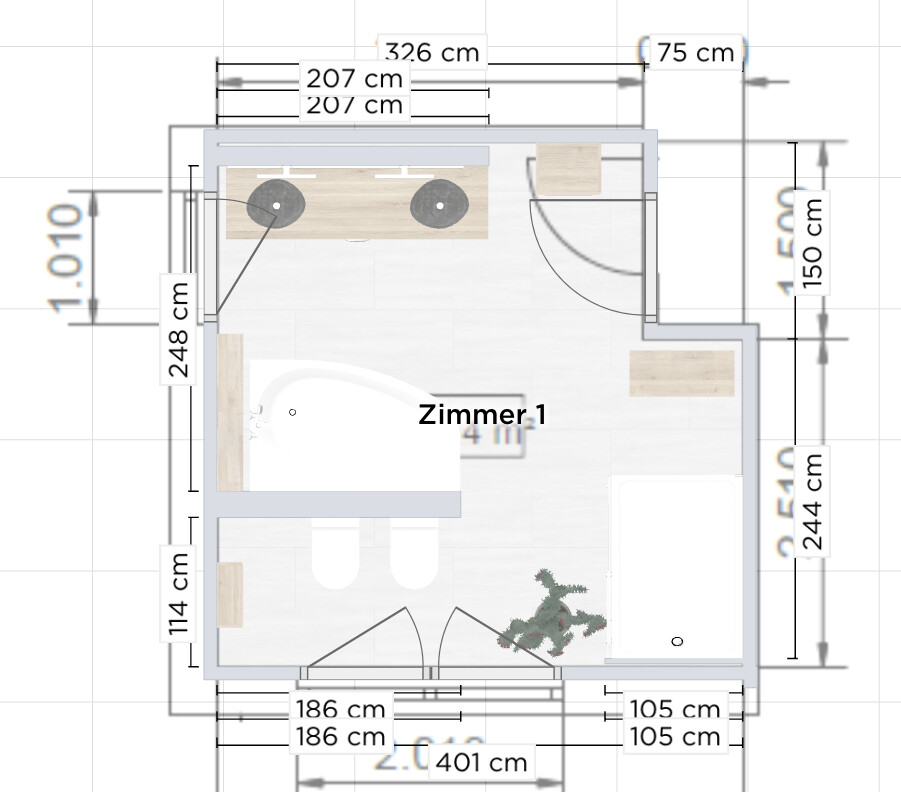 Grundriss von Zimmer 1 mit Bett, Schreibtisch, zwei Stühlen, Tür und Pflanze.