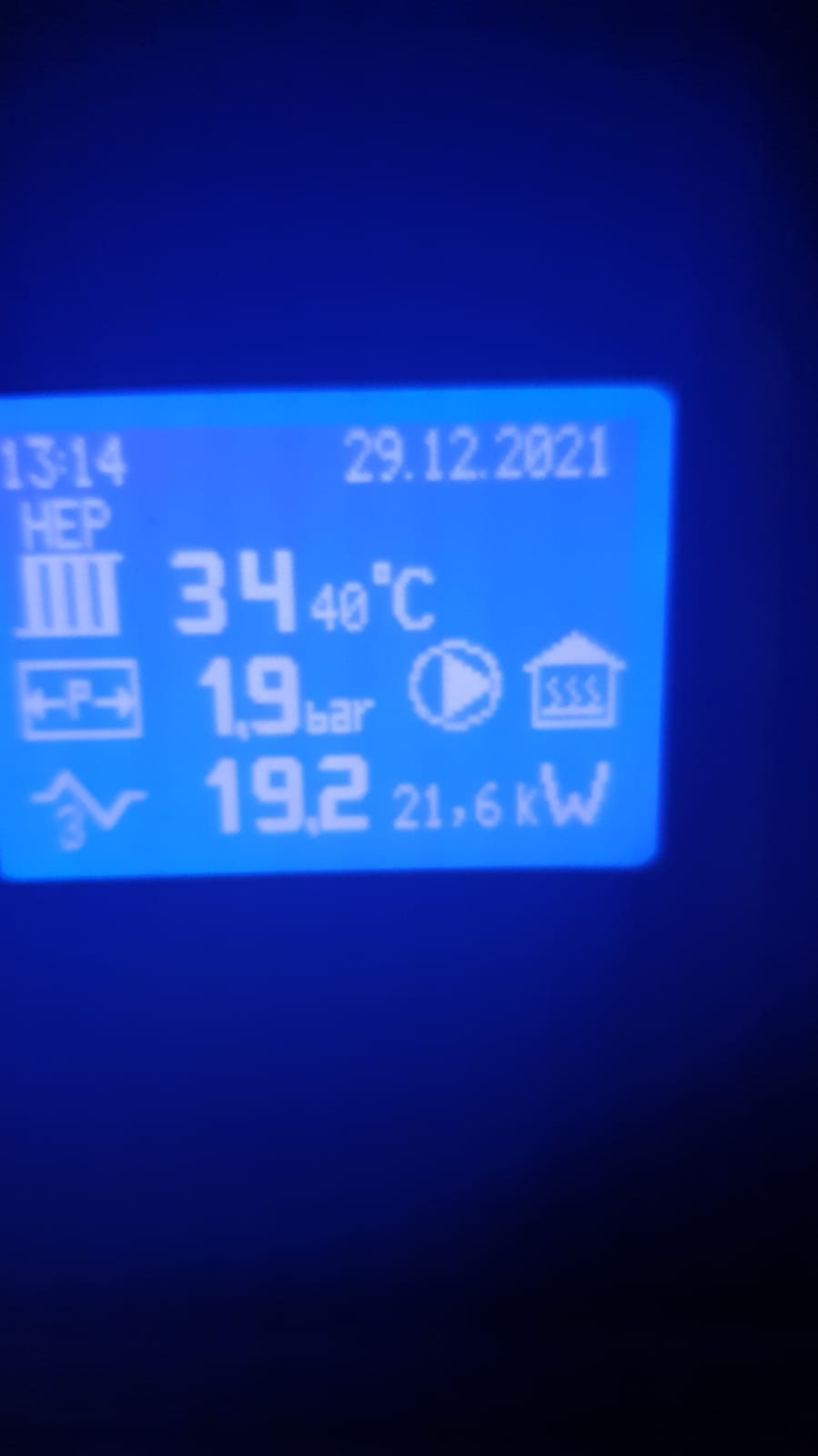 zu-viel-feuchtigkeit-im-efh-nach-estrich-einbau-schimmelgefahr-547998-1.jpg