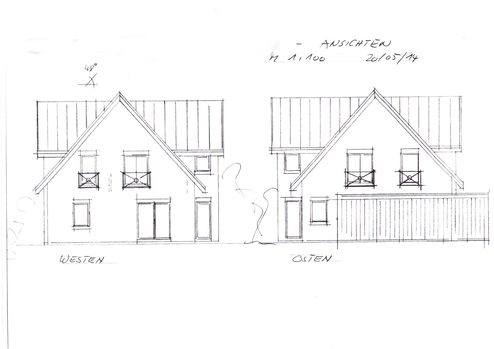 Zwei handgezeichnete Hausansichten mit Satteldach, Balkon, West- und Ostseite