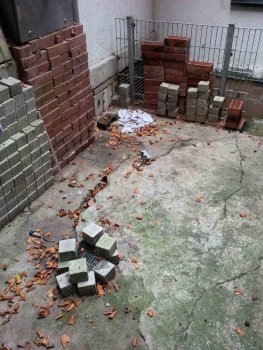 ᐅ Löcher im Betonboden ausbessern - darunter ist Schutt und Sand