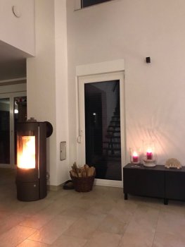 Wohnzimmer Mit Kamin Und Fernseher