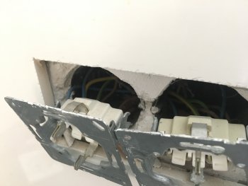 ᐅ Steckdose auf Fliesen immer locker. Wie reparieren ...