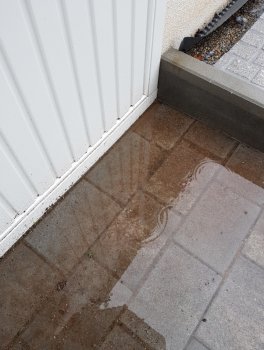 ᐅ Entwässerung vor Garagentür fehlt / korrigieren? Mangel