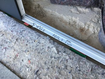 ᐅ Neue Haustür, wer führt Abdichtung der Schwelle aus? | Erfahrungen