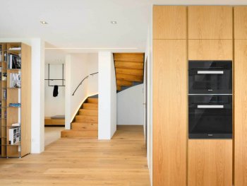 farbgestaltung-der-treppe-im-wohnraum-materialwahl-447594-1.jpg