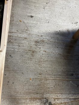 betonboden-im-schuppen-ist-riffelig-622757-1.jpg
