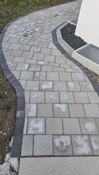 salzflecken-auf-betonpflaster-hof-und-wege-gehen-nicht-weg-624185-1.jpg