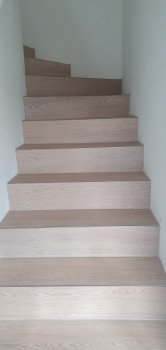 treppe-mit-vinylboden-belegtist-das-so-in-ordnung-624415-1.jpeg