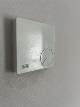 raumthermostat-feucht-auf-vorderseite-634785-2.jpg