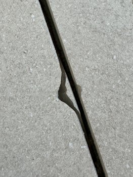 120x120-fliese-stueck-abgebrochen-646598-2.jpeg