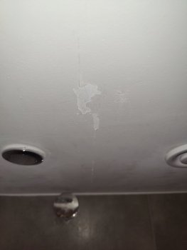 epoxybeschichtung-schaden-dampfbad-decke-647288-1.jpg