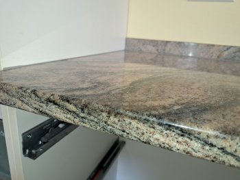 alte-arbeitsplatte-aus-granit-entfernen-658749-2.jpg